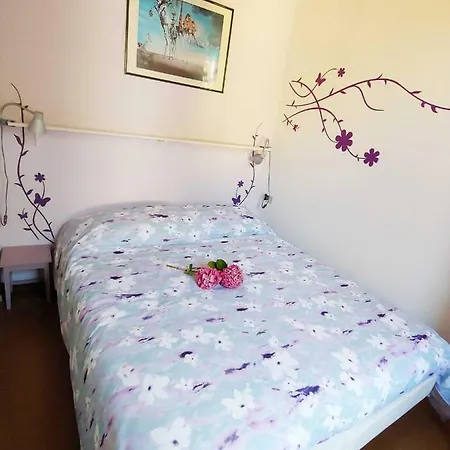 Antica Regina Charming ميناجيو